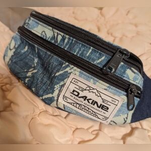 Dakine Navy and Cream Floral Belt Bag